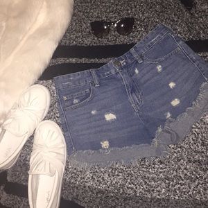 Free people Distressed shorts !